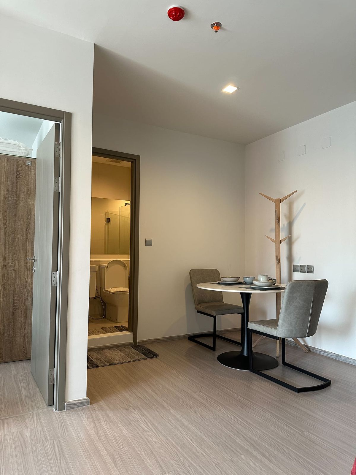 ให้เช่าคอนโดพระราม 9 เพชรบุรีตัดใหม่ RCA : Life Asoke Hype ไลฟ์ อโศก ไฮป์ คอนโดพระราม9 ให้เช่า ใกล้ MRT พระราม9