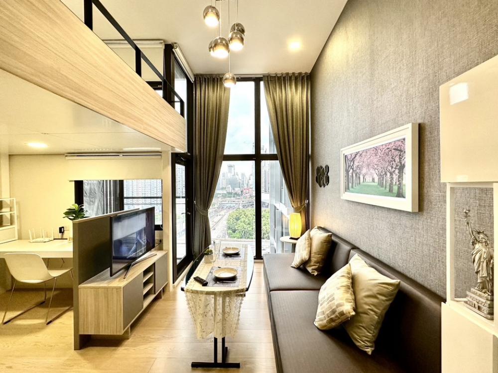 ให้เช่าคอนโดพระราม 9 เพชรบุรีตัดใหม่ RCA : ปล่อยเช่า 1 ห้องนอน สไตล์ Loft ชั้น 12 วิวสระ วิวอโศก พร้อมเข้าอยู่ มี High speed WiFi 