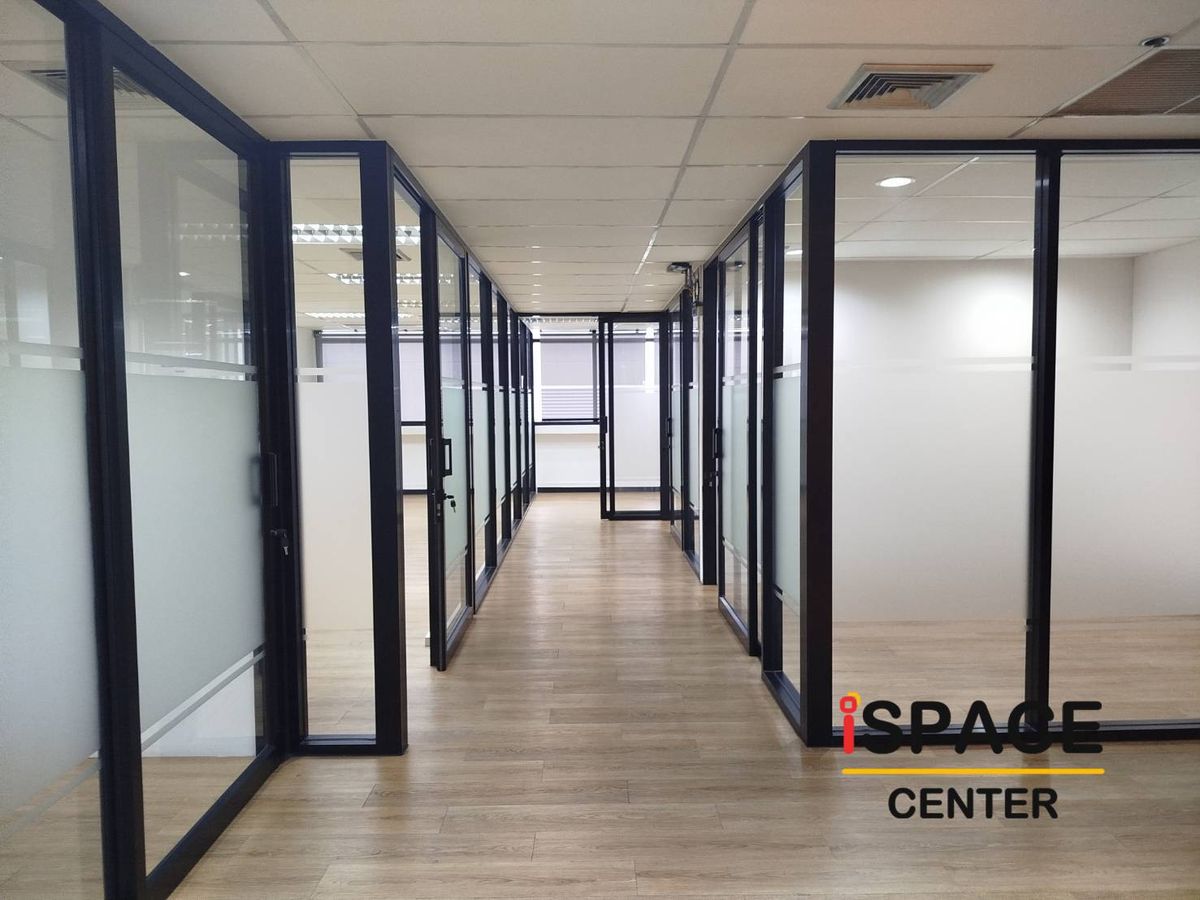 For RentOfficeRatchathewi,Phayathai : Office for rent next to BTS Phaya Thai, starting from 120-500 sq m., very convenient to travel. rubber tile flooring There are both decorated and empty rooms.