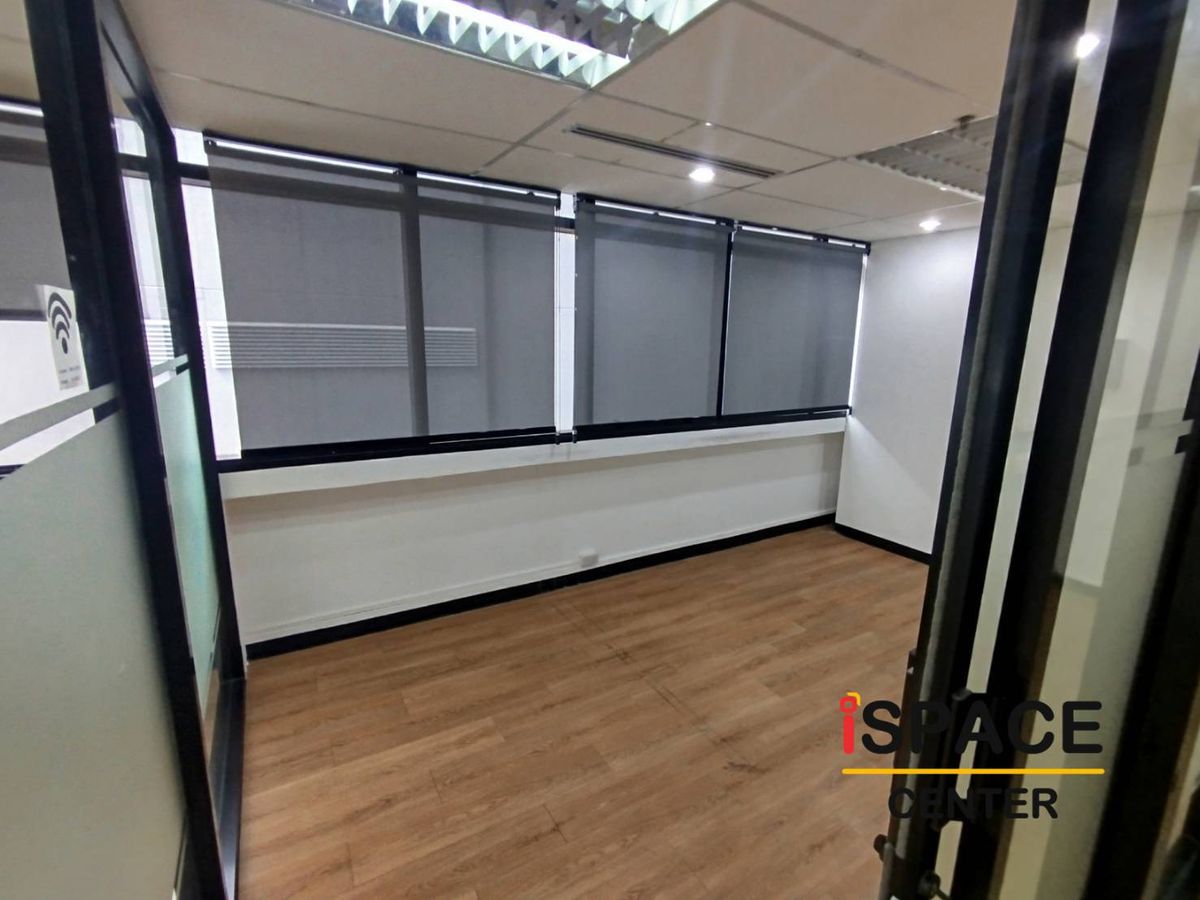 For RentOfficeRatchathewi,Phayathai : Office for rent next to BTS Phaya Thai, starting from 120-500 sq m., very convenient to travel. rubber tile flooring There are both decorated and empty rooms.
