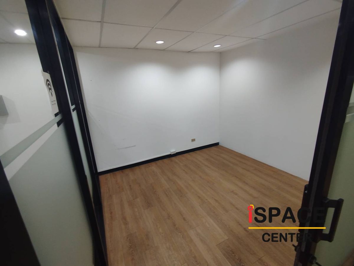For RentOfficeRatchathewi,Phayathai : Office for rent next to BTS Phaya Thai, starting from 120-500 sq m., very convenient to travel. rubber tile flooring There are both decorated and empty rooms.