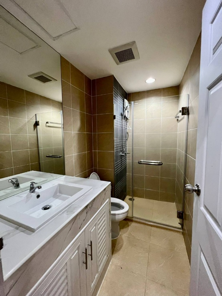 CondoSathorn, Narathiwat : For rent and sale, The Station Sathorn-Bangrak, 100% loan available, newly renovated, beautiful, fully furnished, near BTS Saphan Taksin 500 m.