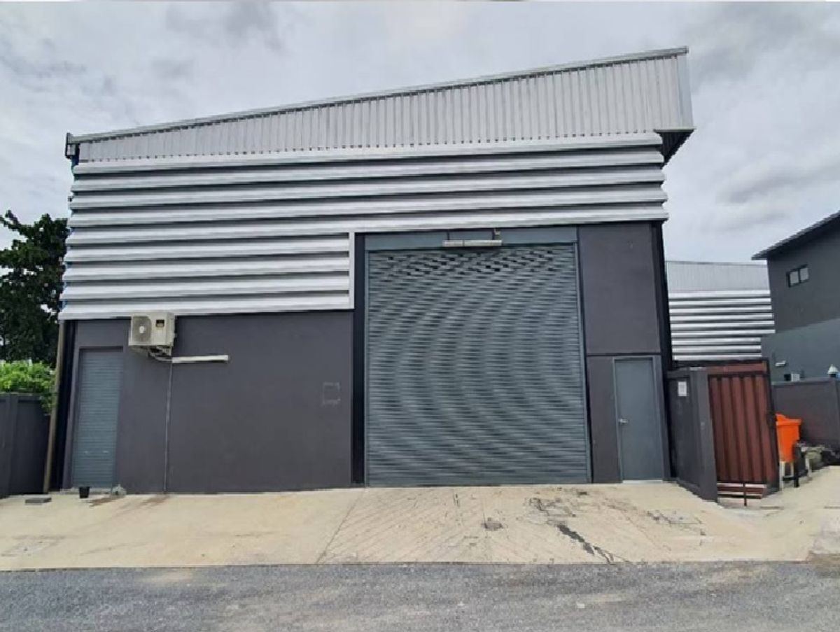 For RentWarehouseNonthaburi, Bang Yai, Bangbuathong : For Rent Warehouse for rent with air-conditioned office, near Nopphawong Intersection, near Sai Noi Intersection, Khlong Khwang, area 800 square meters, good location, on the main road, Pathum-Bang Len Road, Bridge 8, Khlong Khwang / large vehicles can en