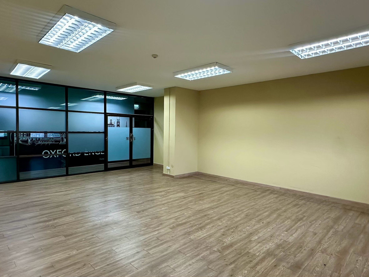 ให้เช่าสำนักงานลาดพร้าว เซ็นทรัลลาดพร้าว : ให้เช่าออฟฟิศ ใกล้ MRT พหลโยธิน เพียง 200 เมตร เริ่ม 30-200 ตรม. ห้องสวย บรรยากาศดี ปูพื้นแล้ว เดินทางสะดวกมาก