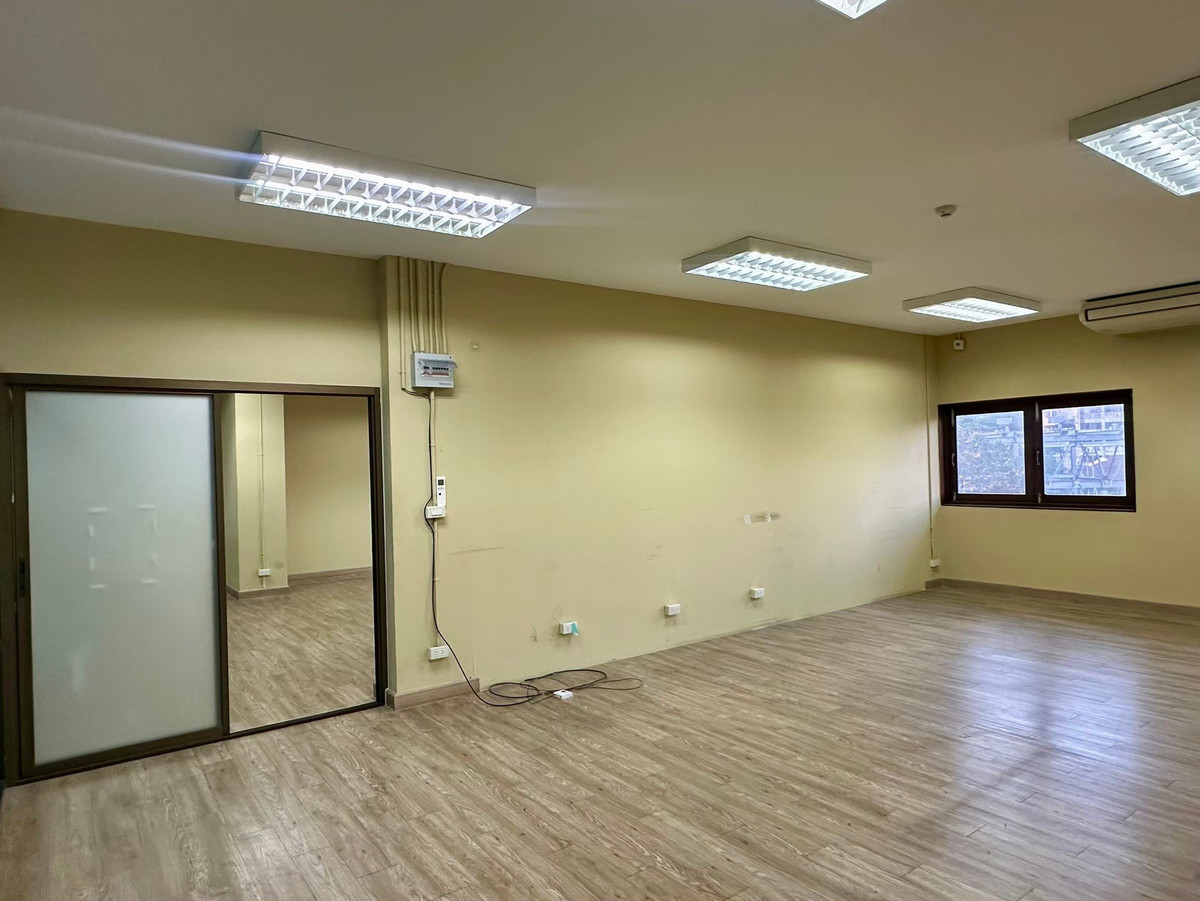 ให้เช่าสำนักงานลาดพร้าว เซ็นทรัลลาดพร้าว : ให้เช่าออฟฟิศ ใกล้ MRT พหลโยธิน เพียง 200 เมตร เริ่ม 30-200 ตรม. ห้องสวย บรรยากาศดี ปูพื้นแล้ว เดินทางสะดวกมาก