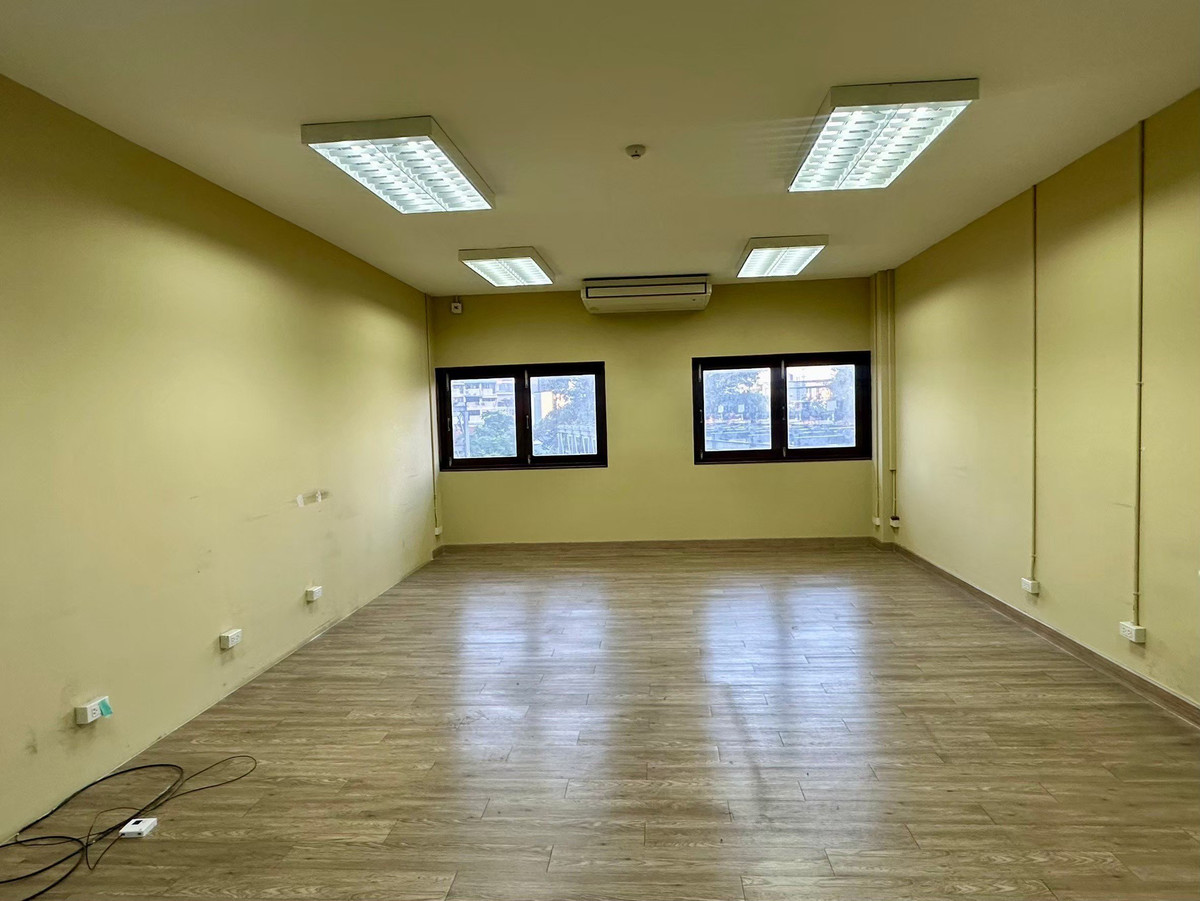 ให้เช่าสำนักงานลาดพร้าว เซ็นทรัลลาดพร้าว : ให้เช่าออฟฟิศ ใกล้ MRT พหลโยธิน เพียง 200 เมตร เริ่ม 30-200 ตรม. ห้องสวย บรรยากาศดี ปูพื้นแล้ว เดินทางสะดวกมาก