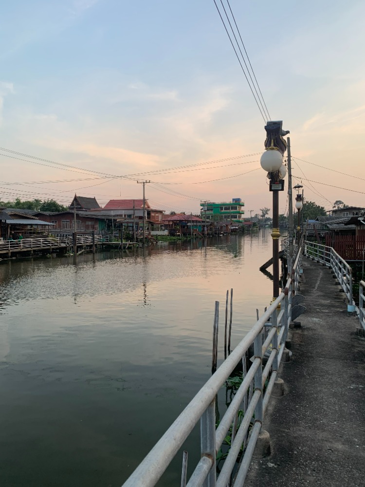 For RentHouseNonthaburi, Bang Yai, Bangbuathong : A thai house for commercial advertisings, short films, Pre- Wedding B6,000 per day