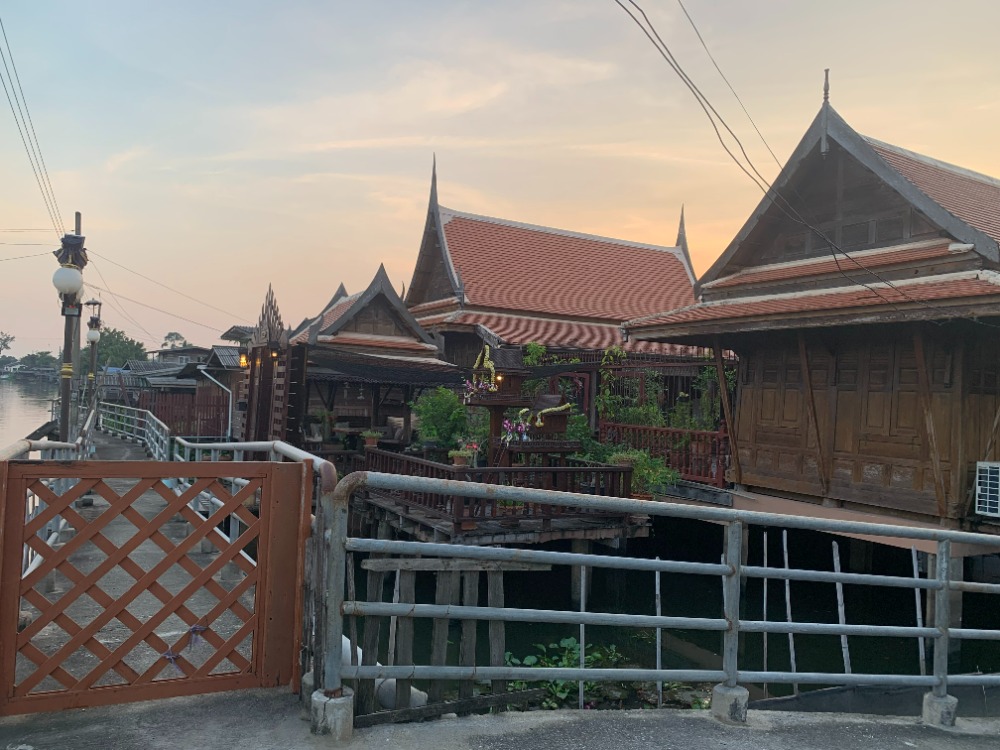For RentHouseNonthaburi, Bang Yai, Bangbuathong : A thai house for commercial advertisings, short films, Pre- Wedding B6,000 per day