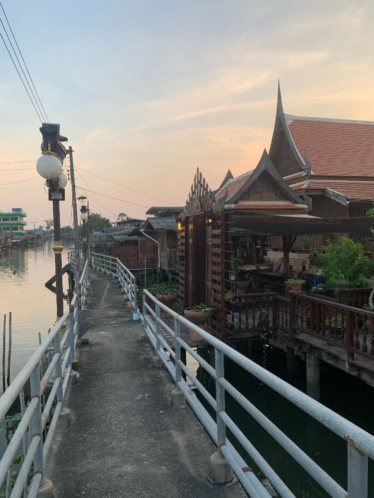 For RentHouseNonthaburi, Bang Yai, Bangbuathong : A thai house for commercial advertisings, short films, Pre- Wedding B6,000 per day
