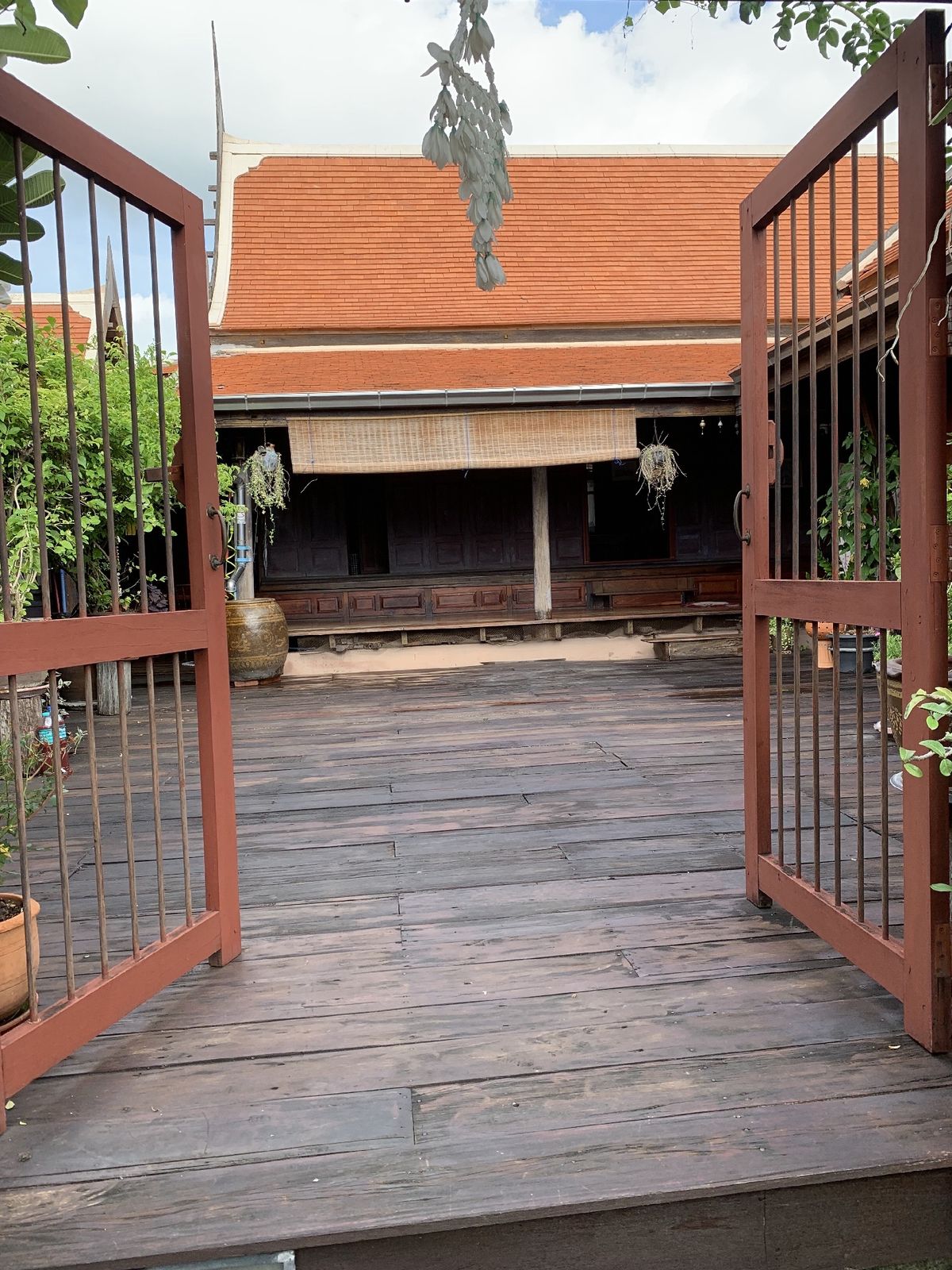 For RentHouseNonthaburi, Bang Yai, Bangbuathong : A thai house for commercial advertisings, short films, Pre- Wedding B6,000 per day