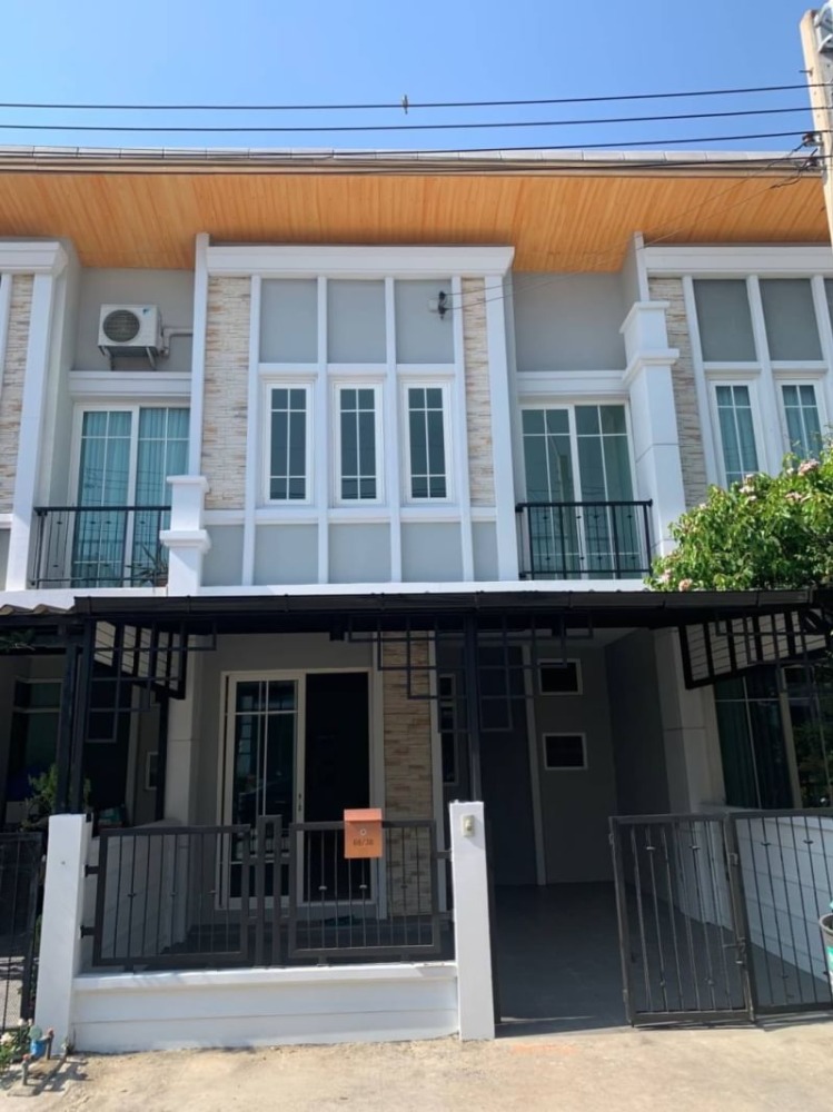 For SaleTownhomeNawamin, Ramindra : Cheap sale, 2-storey townhouse, 16.6 sq m. Golden Town Village Ramintra-Khubon, Khubon Road 27 Intersection 17, Bang Khen District