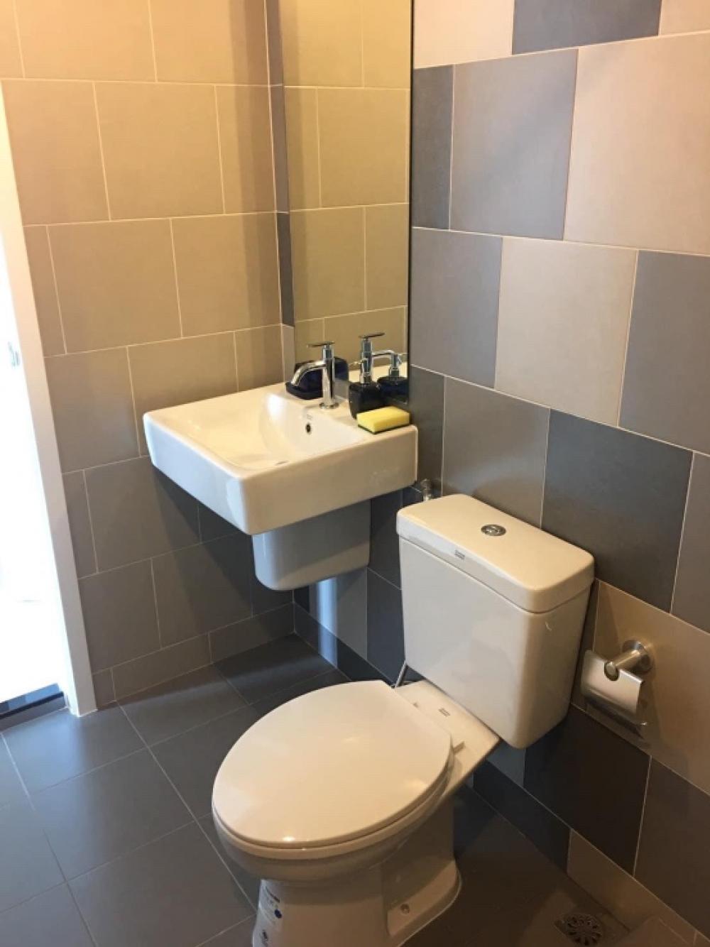 For RentCondoBang kae, Phetkasem : Condo for rent at Chewathai Petchkasem 27 (opposite Siam University) near BTS Bang Wa interchange MRT ❗️ There is a washing machine, size 24 sq m, floor 24 (pool view).