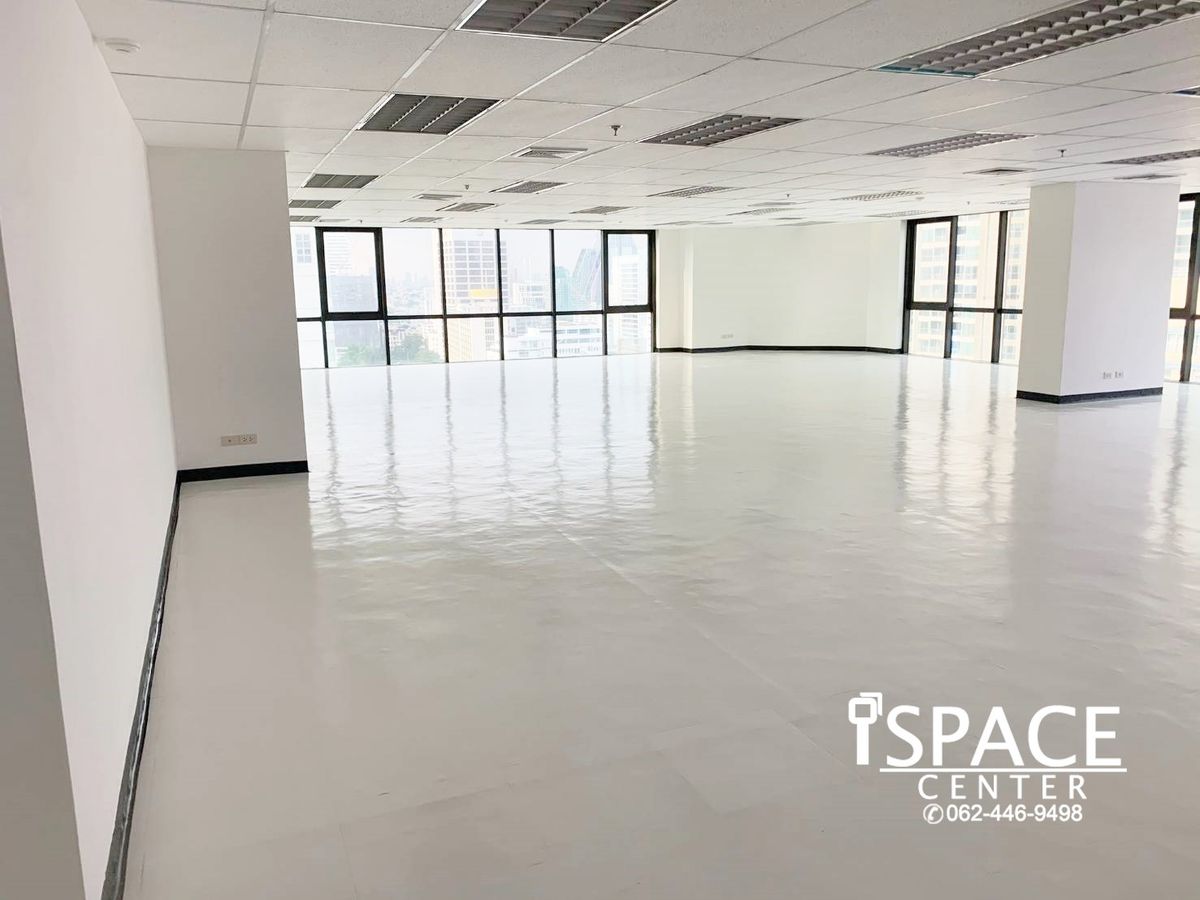 For RentOfficeSathorn, Narathiwat : Office for rent near BTS Surasak, fully furnished, can carry a notebook to work immediately There are rooms ranging from 1-60 people, complete facilities and interconnected transportation systems. Build an impressive network of relationships with neighbor