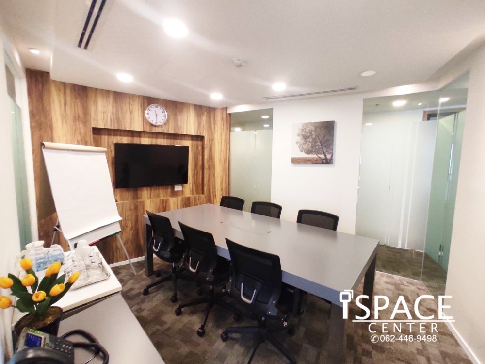 For RentOfficeSathorn, Narathiwat : Office for rent near BTS Surasak, fully furnished, can carry a notebook to work immediately There are rooms ranging from 1-60 people, complete facilities and interconnected transportation systems. Build an impressive network of relationships with neighbor