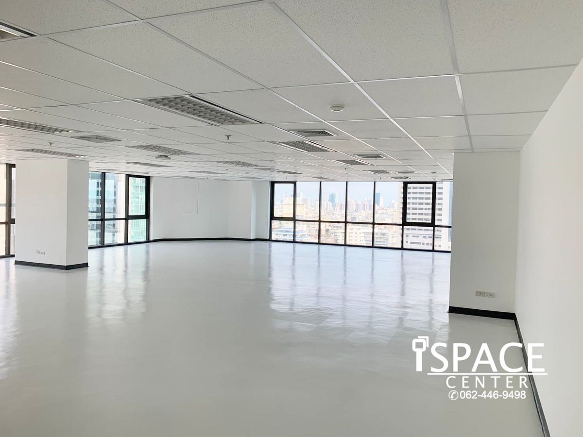 For RentOfficeSathorn, Narathiwat : Office for rent near BTS Surasak, fully furnished, can carry a notebook to work immediately There are rooms ranging from 1-60 people, complete facilities and interconnected transportation systems. Build an impressive network of relationships with neighbor
