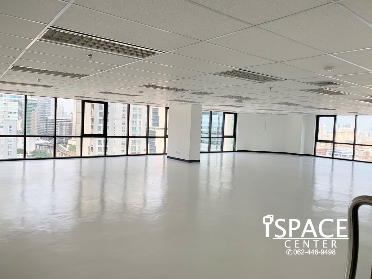 For RentOfficeSathorn, Narathiwat : Office for rent near BTS Surasak, fully furnished, can carry a notebook to work immediately There are rooms ranging from 1-60 people, complete facilities and interconnected transportation systems. Build an impressive network of relationships with neighbor