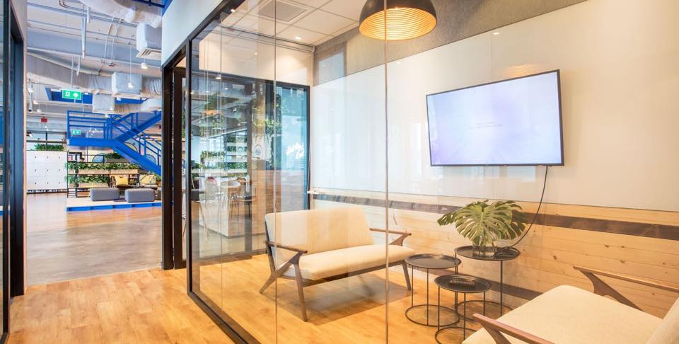 For RentOfficeSathorn, Narathiwat : For Rent Serviced Office AIA Sathorn Tower Office Building Fully-Furnished Starting for 1 - 30 Workstations (Rental Price starting from 9,000 THB/month) closed to BTS Saint Louis, Sathorn, Chongnonsi, Surasak, Silom