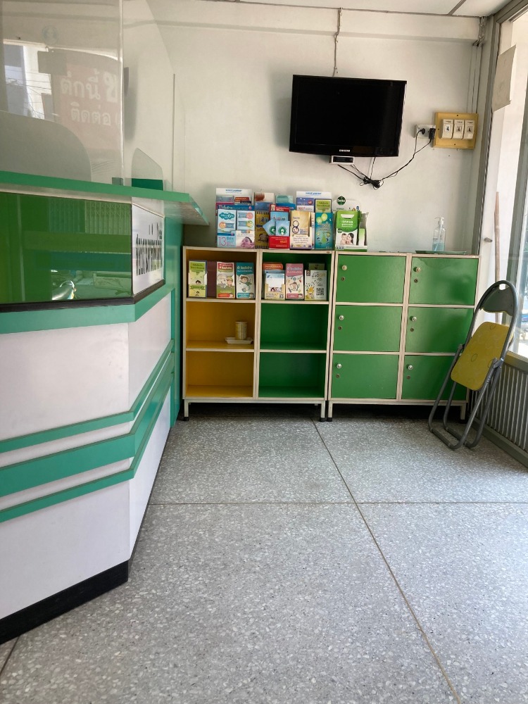 ขายอาคารพาณิชย์พิษณุโลก : 🏥#เซ้งคลินิกคุณหมอ ทาวเฮาส์ 3ชั้นครึ่ง เฟอร์ครบ ใจกลางพิษณุโลก 3.8 ล้านบาท