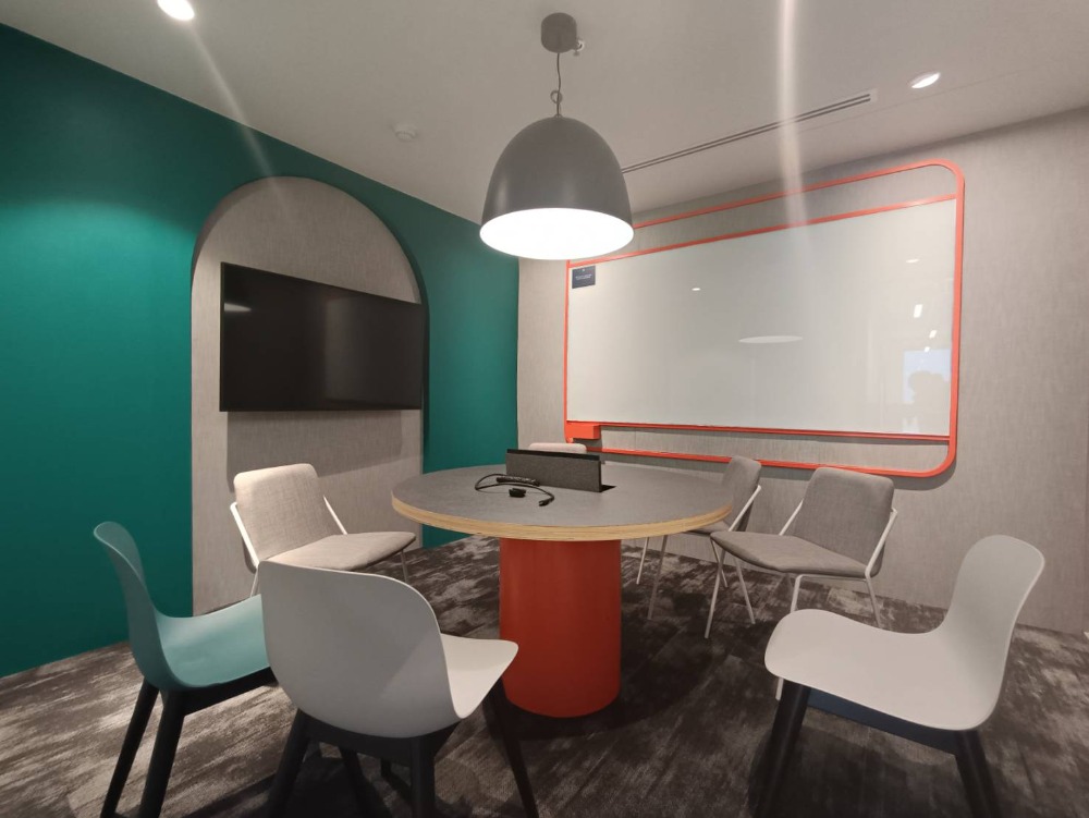 ให้เช่าสำนักงานสีลม ศาลาแดง บางรัก : เซอร์วิสออฟฟิศ พื้นที่สำนักงานให้เช่า สีลม ศาลาแดง Serviced Office พื้นที่เริ่มต้นสำหรับ 1 - 100 ท่าน ตกแต่งสวย พร้อมเข้าอยู่ อาคาร สีลม เอจ - Silom Edge Office Building ใกล้รถไฟฟ้า BTSศาลาแดง, MRTสีลม เริ่มต้น 9,000 บาท