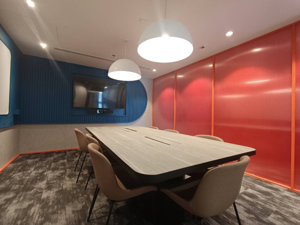 ให้เช่าสำนักงานสีลม ศาลาแดง บางรัก : เซอร์วิสออฟฟิศ พื้นที่สำนักงานให้เช่า สีลม ศาลาแดง Serviced Office พื้นที่เริ่มต้นสำหรับ 1 - 100 ท่าน ตกแต่งสวย พร้อมเข้าอยู่ อาคาร สีลม เอจ - Silom Edge Office Building ใกล้รถไฟฟ้า BTSศาลาแดง, MRTสีลม เริ่มต้น 9,000 บาท