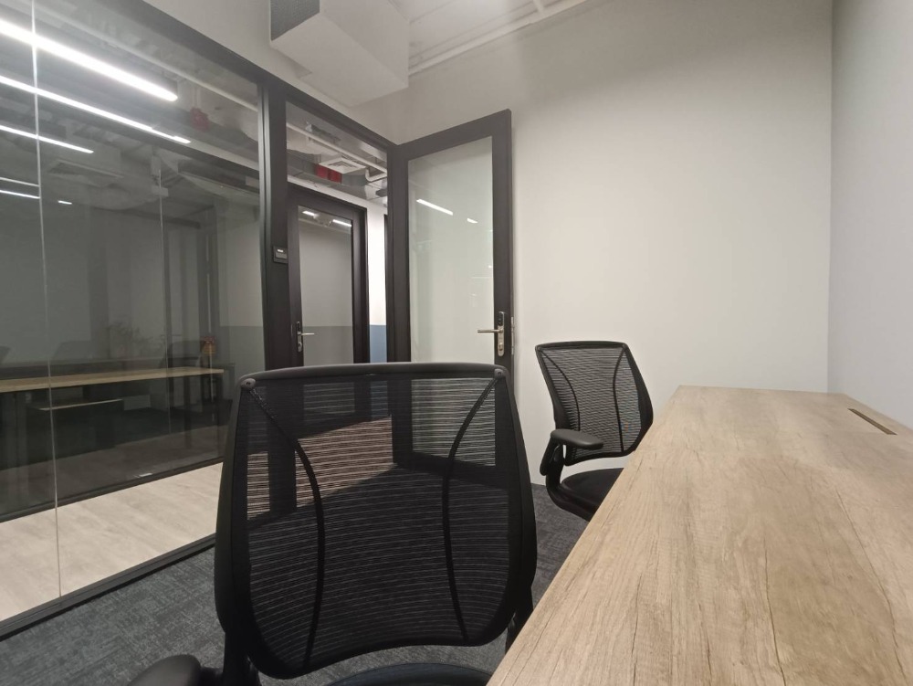 ให้เช่าสำนักงานสีลม ศาลาแดง บางรัก : เซอร์วิสออฟฟิศ พื้นที่สำนักงานให้เช่า สีลม ศาลาแดง Serviced Office พื้นที่เริ่มต้นสำหรับ 1 - 100 ท่าน ตกแต่งสวย พร้อมเข้าอยู่ อาคาร สีลม เอจ - Silom Edge Office Building ใกล้รถไฟฟ้า BTSศาลาแดง, MRTสีลม เริ่มต้น 9,000 บาท