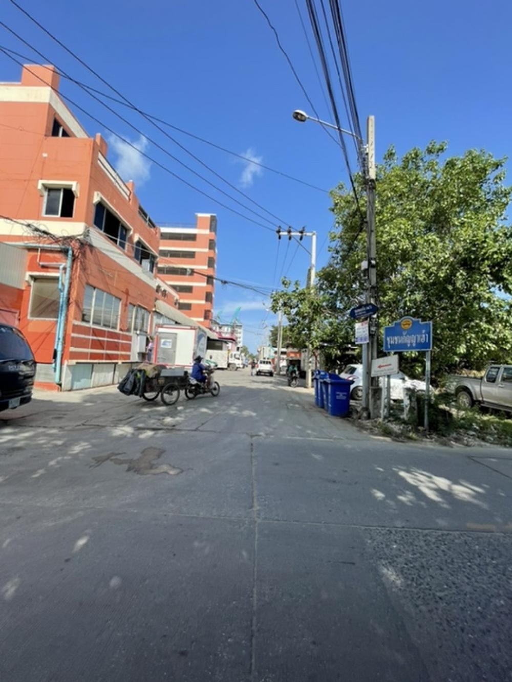 For SaleLandSamut Prakan,Samrong : 📣 Land for sale in Sukhumvit 858 square wa. Bearing 32, Bearing 34, next to Soi 3 Road, width 73 meters.