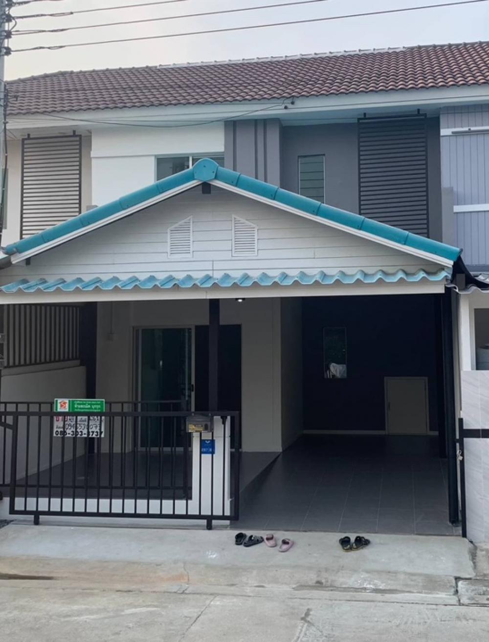 ขายทาวน์โฮมลาดกระบัง สุวรรณภูมิ : ขายถูก ทาวน์เฮาส์ 2 ชั้น เนื้อที่ 18.7 ตรว.  หมู่บ้านพฤกษา 78 ถ.เลียบคลองกอไผ่ ซอยฉลองกรุง 53 เขตลาดกระบัง