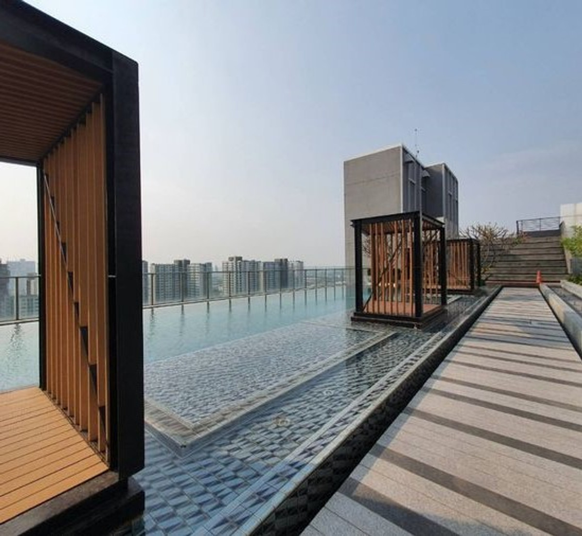 For RentCondoRattanathibet, Sanambinna : **The room is empty. Hotel-style condo, very rare, very nice, cheap price ** For rent, The Hotel Condo, next to MRT Bang Kraso. Rattanathibet line