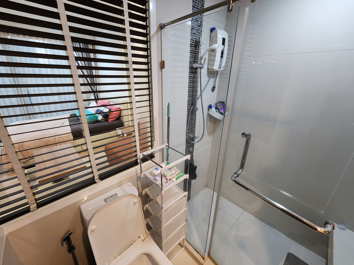 For RentCondoRattanathibet, Sanambinna : **The room is empty. Hotel-style condo, very rare, very nice, cheap price ** For rent, The Hotel Condo, next to MRT Bang Kraso. Rattanathibet line