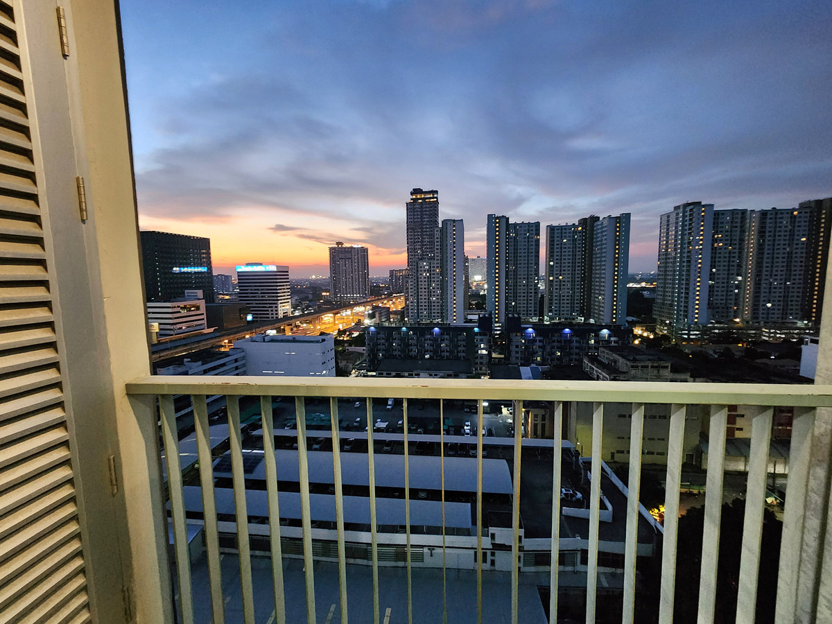 For RentCondoRattanathibet, Sanambinna : **The room is empty. Hotel-style condo, very rare, very nice, cheap price ** For rent, The Hotel Condo, next to MRT Bang Kraso. Rattanathibet line
