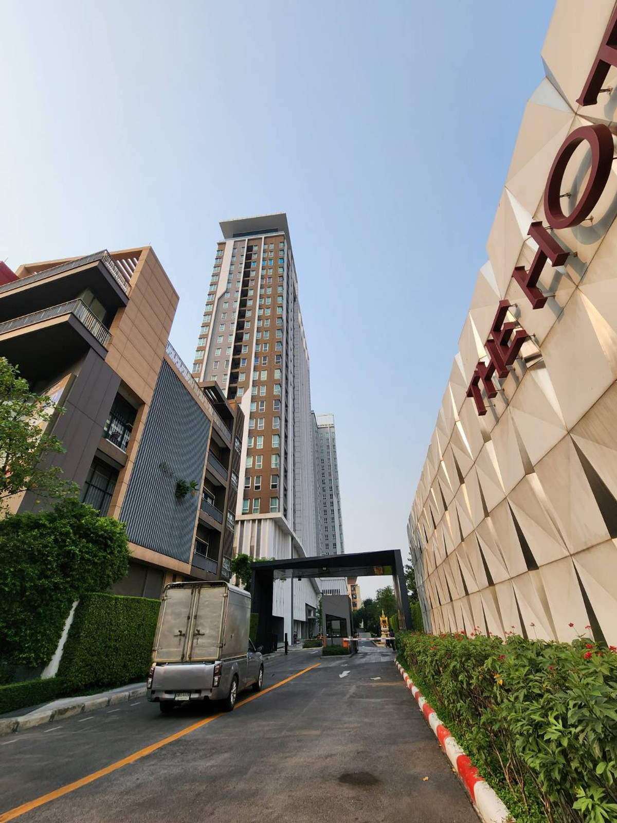 For RentCondoRattanathibet, Sanambinna : **The room is empty. Hotel-style condo, very rare, very nice, cheap price ** For rent, The Hotel Condo, next to MRT Bang Kraso. Rattanathibet line