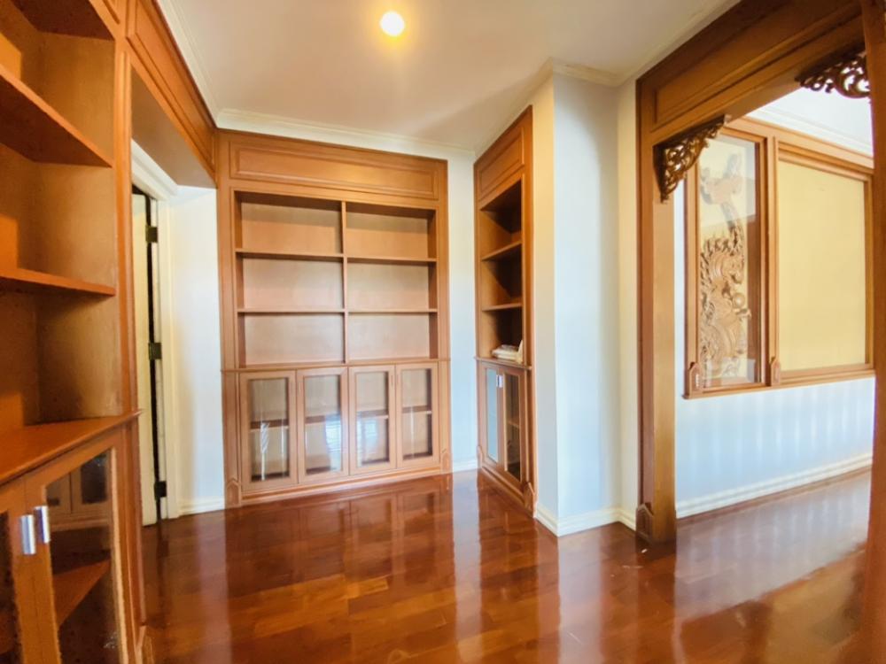 For SaleHouseLadkrabang, Suwannaphum Airport : For Sale 55 M Luxury house for sale, Ladawan Village, Sukhumvit 103, Chaloem Phrakiat Road, Prawet District, Bangkok