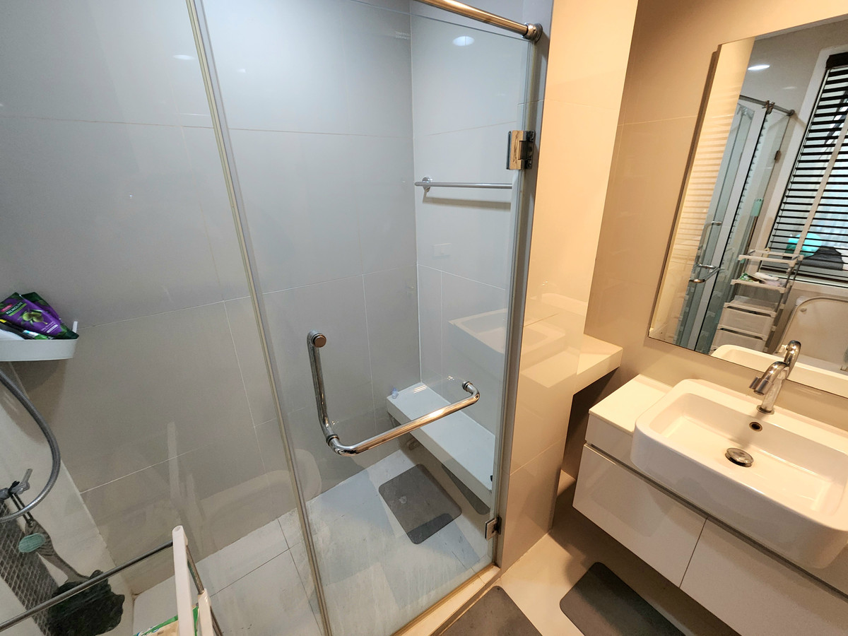 For RentCondoRattanathibet, Sanambinna : **The room is empty. Hotel-style condo, very rare, very nice, cheap price ** For rent, The Hotel Condo, next to MRT Bang Kraso. Rattanathibet line