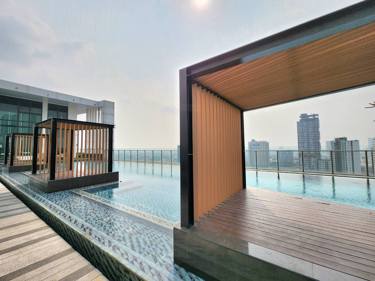 For RentCondoRattanathibet, Sanambinna : **The room is empty. Hotel-style condo, very rare, very nice, cheap price ** For rent, The Hotel Condo, next to MRT Bang Kraso. Rattanathibet line