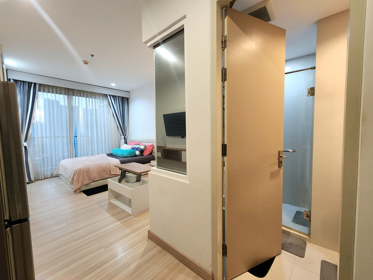 For RentCondoRattanathibet, Sanambinna : **The room is empty. Hotel-style condo, very rare, very nice, cheap price ** For rent, The Hotel Condo, next to MRT Bang Kraso. Rattanathibet line