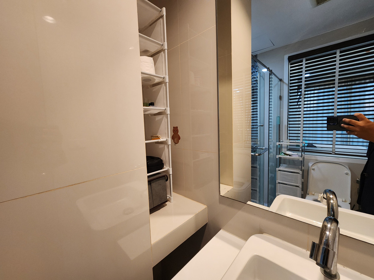 For RentCondoRattanathibet, Sanambinna : **The room is empty. Hotel-style condo, very rare, very nice, cheap price ** For rent, The Hotel Condo, next to MRT Bang Kraso. Rattanathibet line