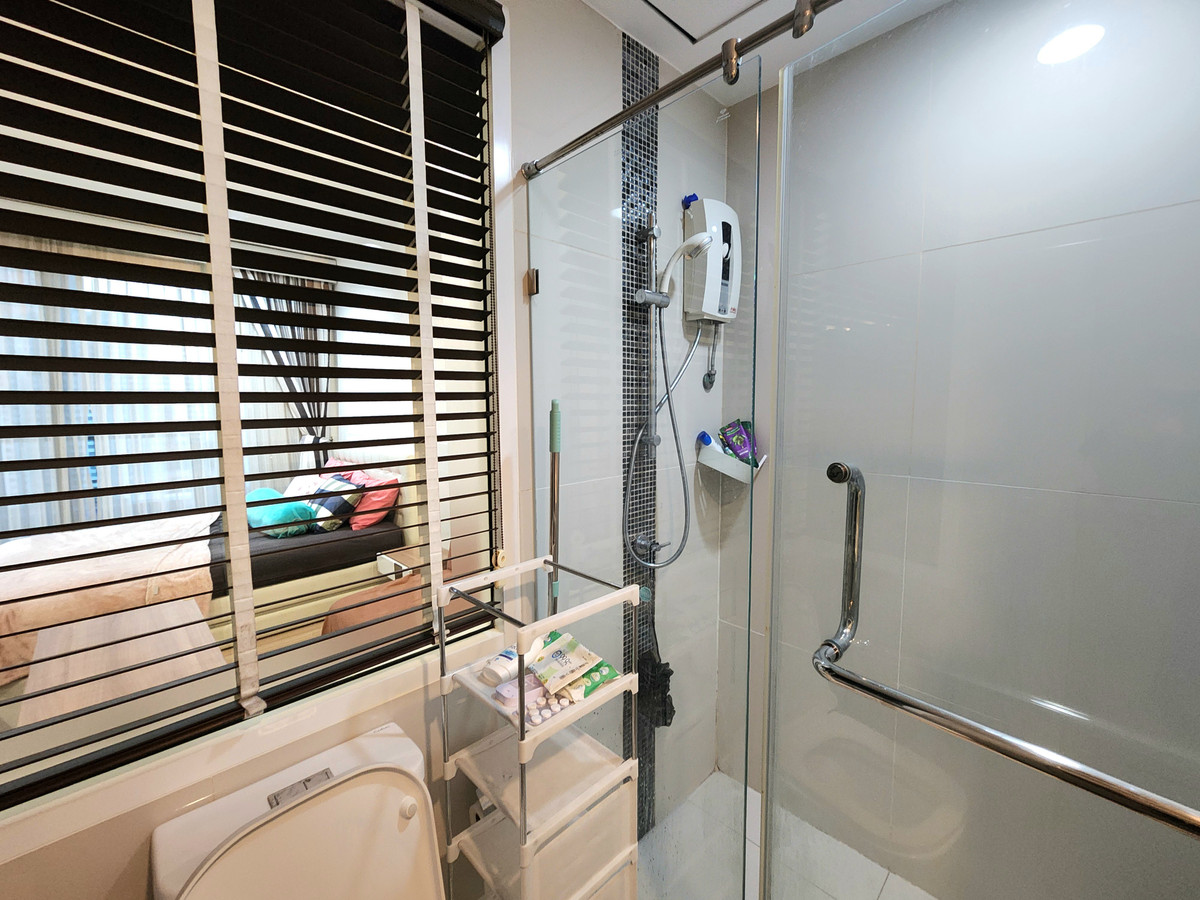 For RentCondoRattanathibet, Sanambinna : **The room is empty. Hotel-style condo, very rare, very nice, cheap price ** For rent, The Hotel Condo, next to MRT Bang Kraso. Rattanathibet line