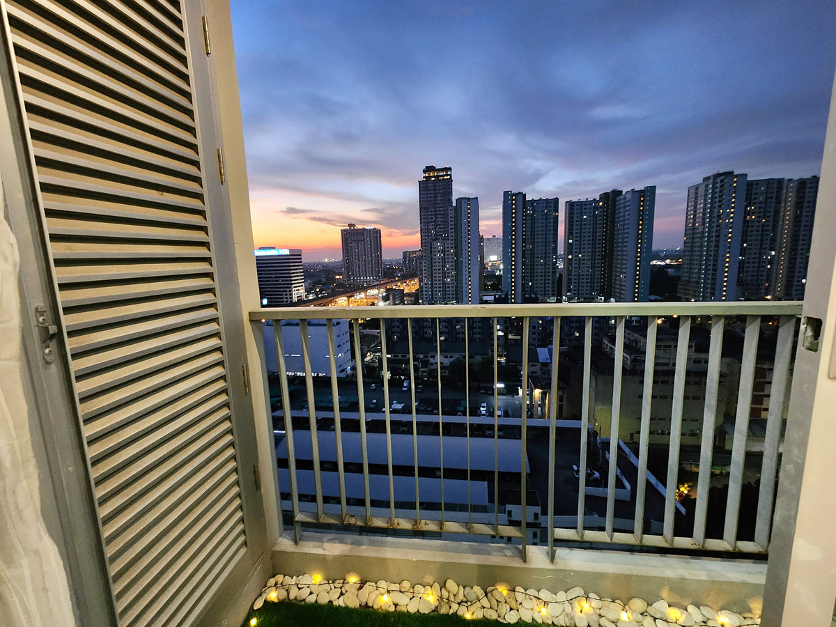 For RentCondoRattanathibet, Sanambinna : **The room is empty. Hotel-style condo, very rare, very nice, cheap price ** For rent, The Hotel Condo, next to MRT Bang Kraso. Rattanathibet line