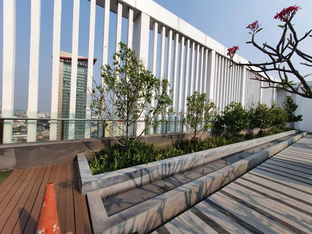 For RentCondoRattanathibet, Sanambinna : **The room is empty. Hotel-style condo, very rare, very nice, cheap price ** For rent, The Hotel Condo, next to MRT Bang Kraso. Rattanathibet line