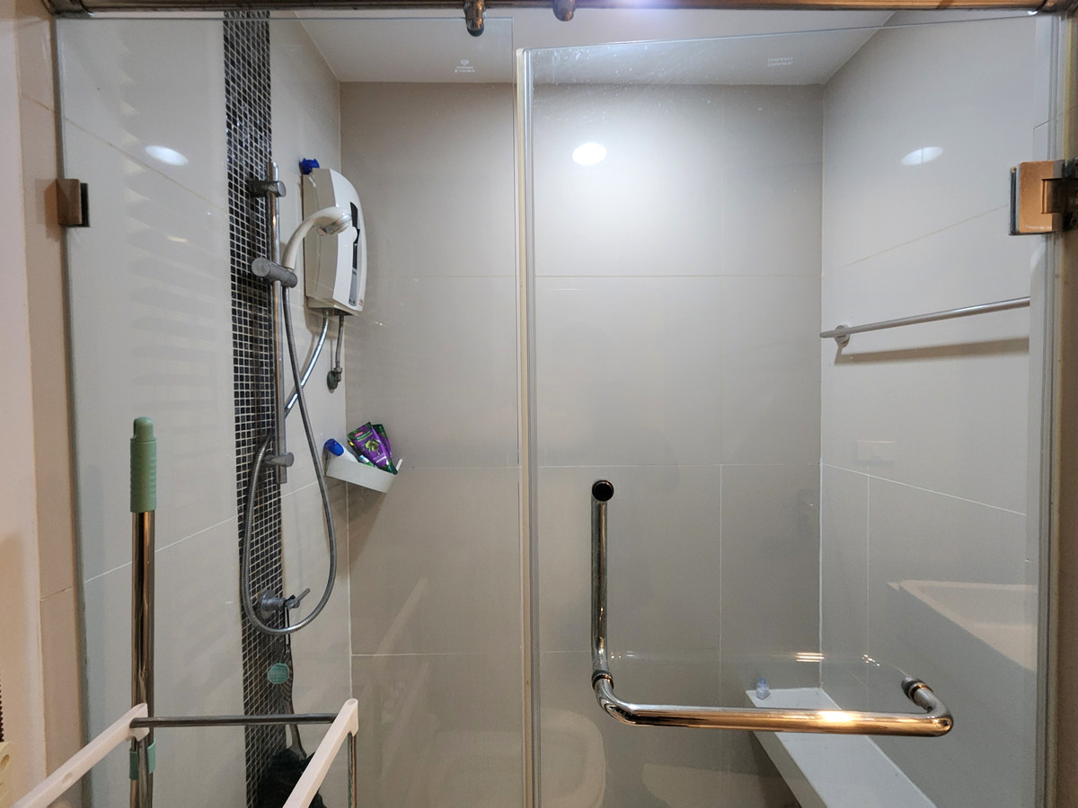 For RentCondoRattanathibet, Sanambinna : **The room is empty. Hotel-style condo, very rare, very nice, cheap price ** For rent, The Hotel Condo, next to MRT Bang Kraso. Rattanathibet line