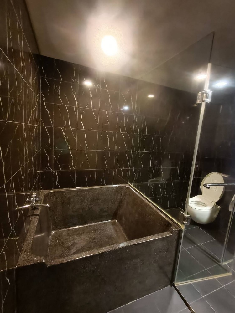 For RentCondoSukhumvit, Asoke, Thonglor : Beautiful room, high floor, with private garden for rent, 2 bedrooms, 2 bathrooms, Siamese Gioia, Sukhumvit 31.