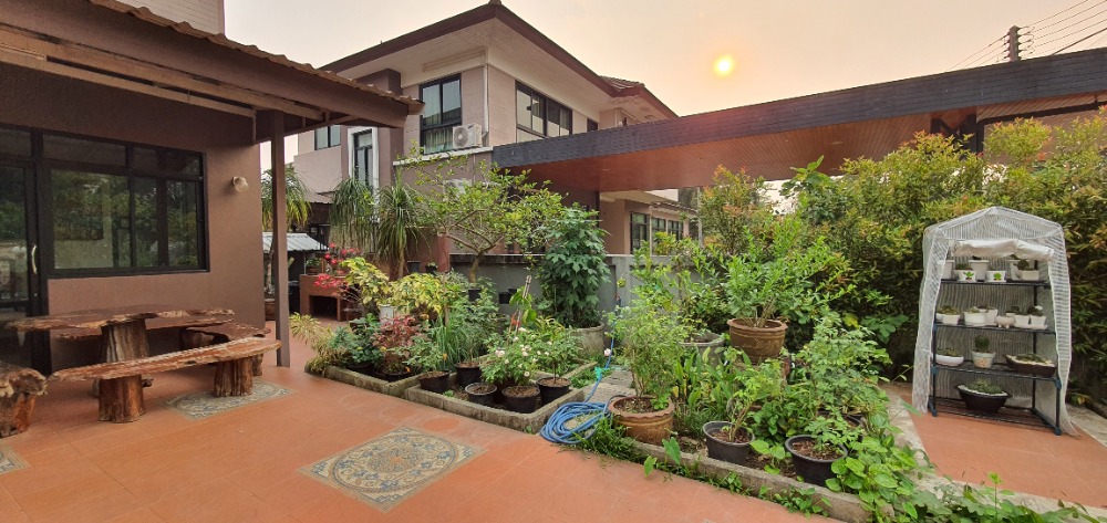 ขายบ้านเชียงราย : ขายบ้านเดี่ยวพร้อมอยู่ หมู่บ้านภูวารีวิลล่า - เชียงราย เนื้อที่ 94 ตรว. ขายพร้อมเฟอร์นิเจอร์