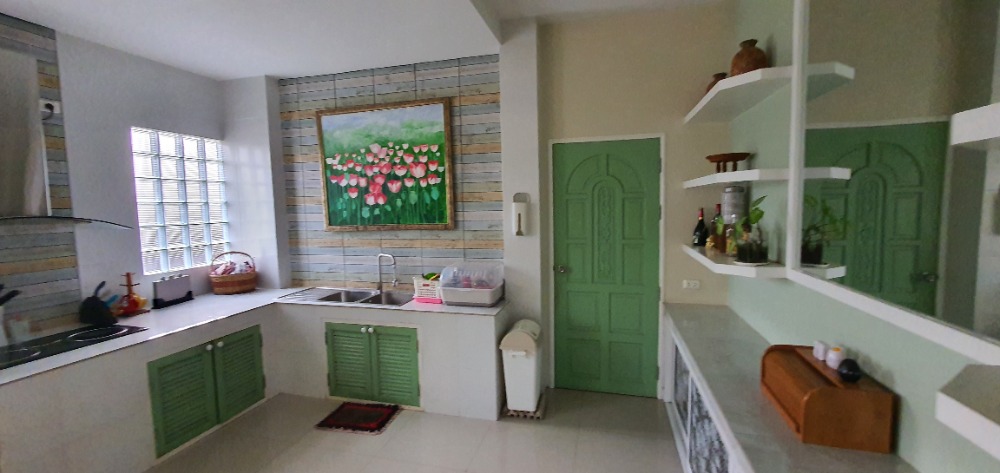 ขายบ้านเชียงราย : ขายบ้านเดี่ยวพร้อมอยู่ หมู่บ้านภูวารีวิลล่า - เชียงราย เนื้อที่ 94 ตรว. ขายพร้อมเฟอร์นิเจอร์