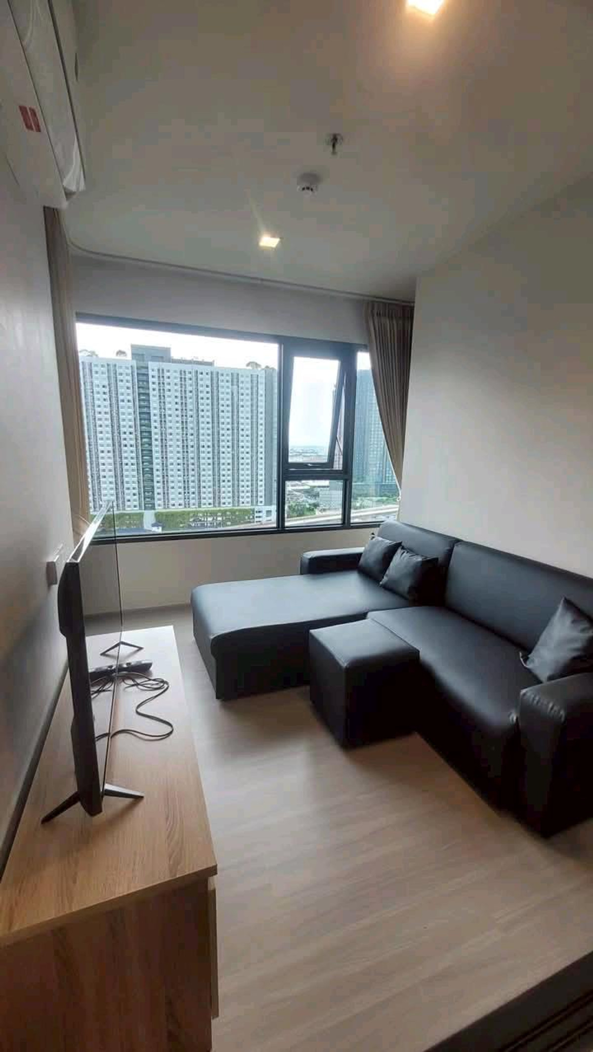 ให้เช่าคอนโดท่าพระ ตลาดพลู วุฒากาศ : ให้เช่า ราคาดีๆ Life Sathorn Sierra  40 ตรม บนถนนราชพฤกษ์ ระยะ 150 เมตรจาก BTSตลาดพลู   และ100 เมตรถึง BRTราชพฤกษ์