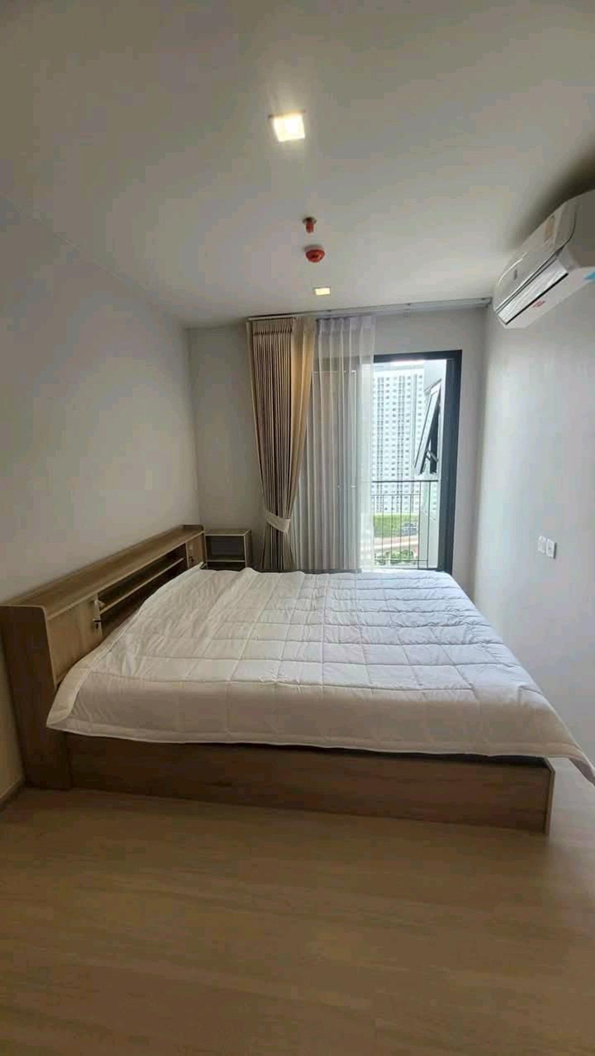 ให้เช่าคอนโดท่าพระ ตลาดพลู วุฒากาศ : ให้เช่า ราคาดีๆ Life Sathorn Sierra  40 ตรม บนถนนราชพฤกษ์ ระยะ 150 เมตรจาก BTSตลาดพลู   และ100 เมตรถึง BRTราชพฤกษ์