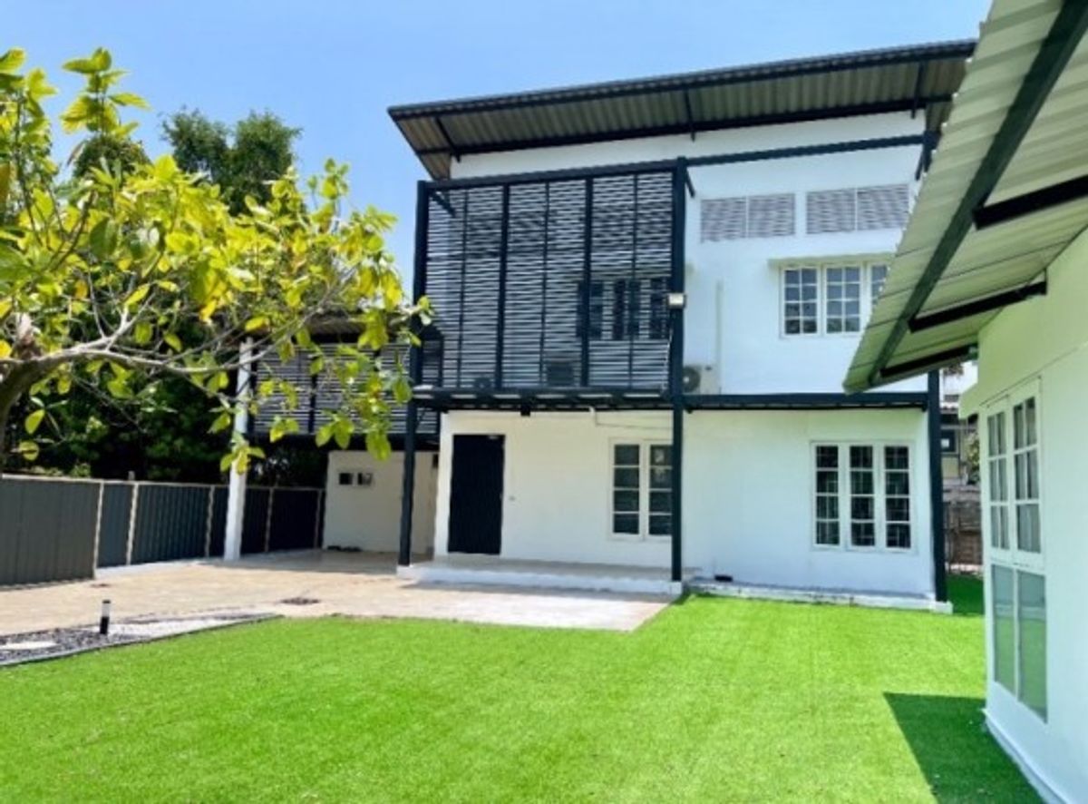 ให้เช่าโฮมออฟฟิศนวมินทร์ รามอินทรา : โทร. 081-632-0632 ให้เช่าHome Office บ้านเดี่ยว 2 ชั้น ซอยรามอินทรา เข้าซอยไม่ลึก / ปากซอยรถไฟฟ้า เดินได้ / จอดรถได้ 7 คัน แอร์ทั้งหลัง ไม่มีเฟอร์นิเจอร์ / อยู่อาศัย หรือ Home Office เป็นสำนักงาน จดบริษัทได้
