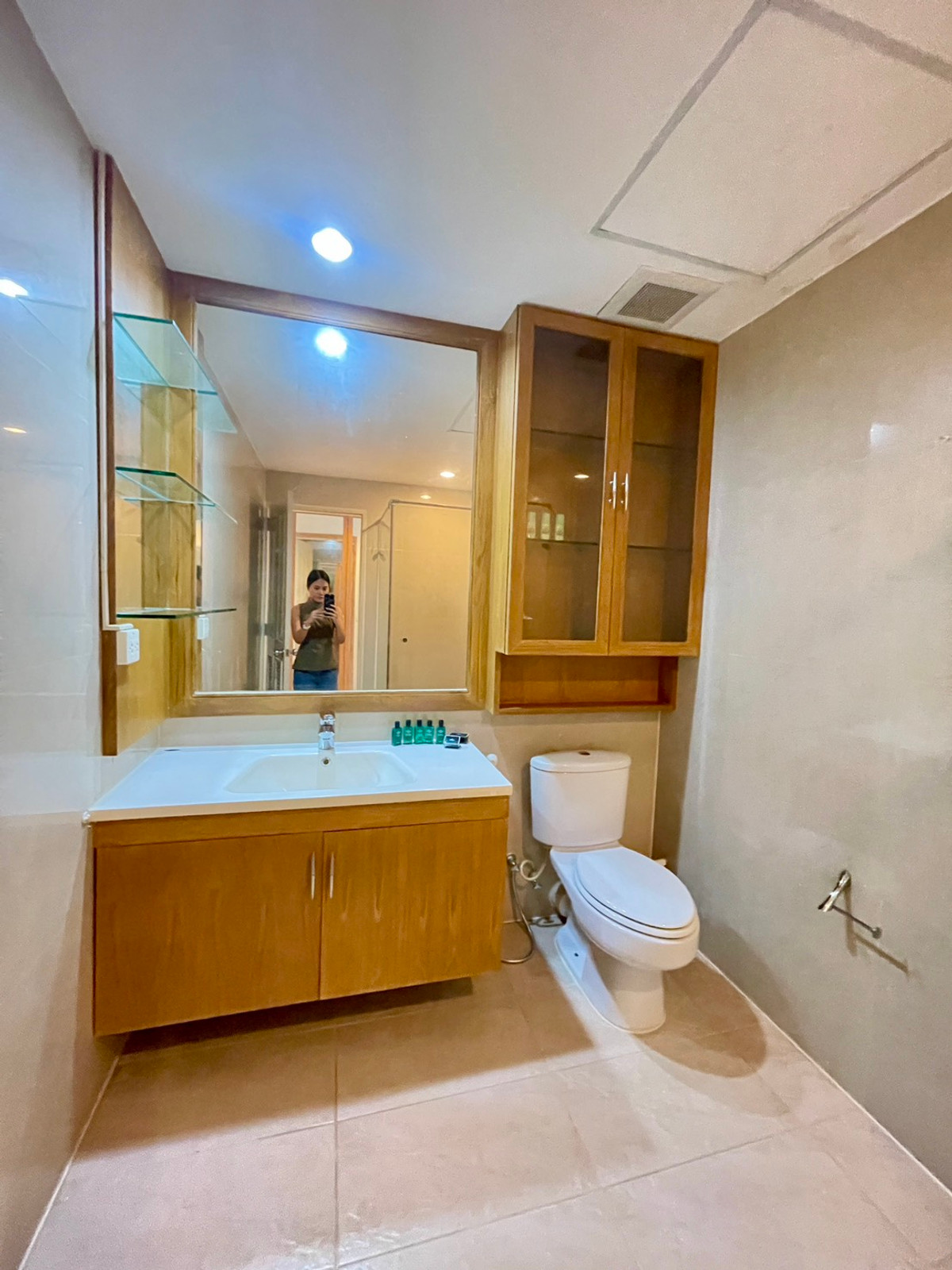 For SaleCondoWongwianyai, Charoennakor : House for sale, Sathorn Chao Phraya, view from the room overlooking the river, high floor, clear view, no building blocking the room door, no room opposite, near BTS Krungthon, there is a condo boat service crossing to BTS Taksin.