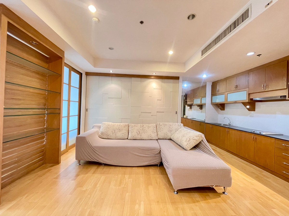 For SaleCondoWongwianyai, Charoennakor : House for sale, Sathorn Chao Phraya, view from the room overlooking the river, high floor, clear view, no building blocking the room door, no room opposite, near BTS Krungthon, there is a condo boat service crossing to BTS Taksin.