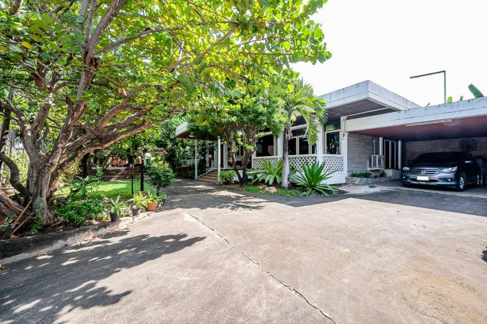 ขายบ้านรามคำแหง หัวหมาก : ขายบ้าน 2 หลัง พร้อมสระว่ายน้ำ ซอยรามคำแหง 21  บนที่ดิน 433 ตร.ว. หน้ากว้าง 60.5 เมตร ลึก 30 เมตร ใกล้ทางด่วนและรถไฟฟ้าสายสีเหลือง ขาย  96 ลบ.*