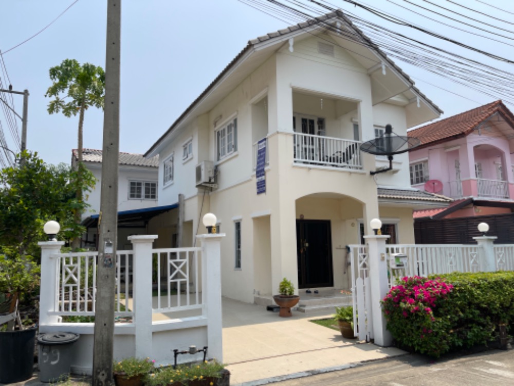ขายบ้านปทุมธานี รังสิต ธรรมศาสตร์ : ขายขาดทุน บ้านเดี่ยว 2 ชั้น หมู่บ้านพรพิมาน คลอง5 ถนนรังสิต-นครนายก หลังมุม พื้นที่ใช้สอยเยอะ สภาพดี